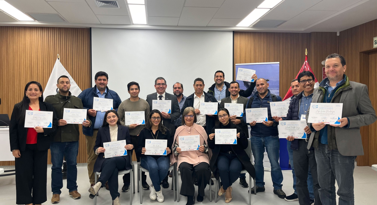 foto participantes Taller regional sobre Economía Azul Sostenible para un futuro económico y ambiental responsable.